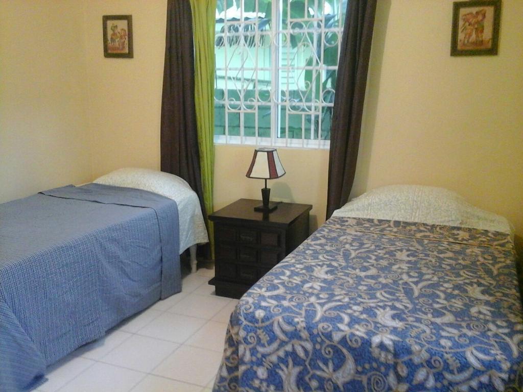 Relax In Sunny Montego Bay, Jamaica Appartement Buitenkant foto